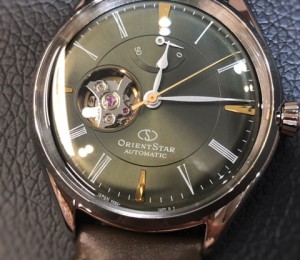 【羽田店】やさしい色調のエレガントな時計